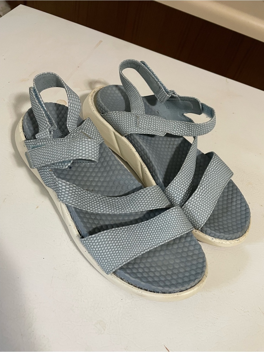 Baretraps women’s light blue sandals